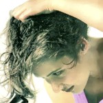 �El pelo se cae por lavarlo mucho?